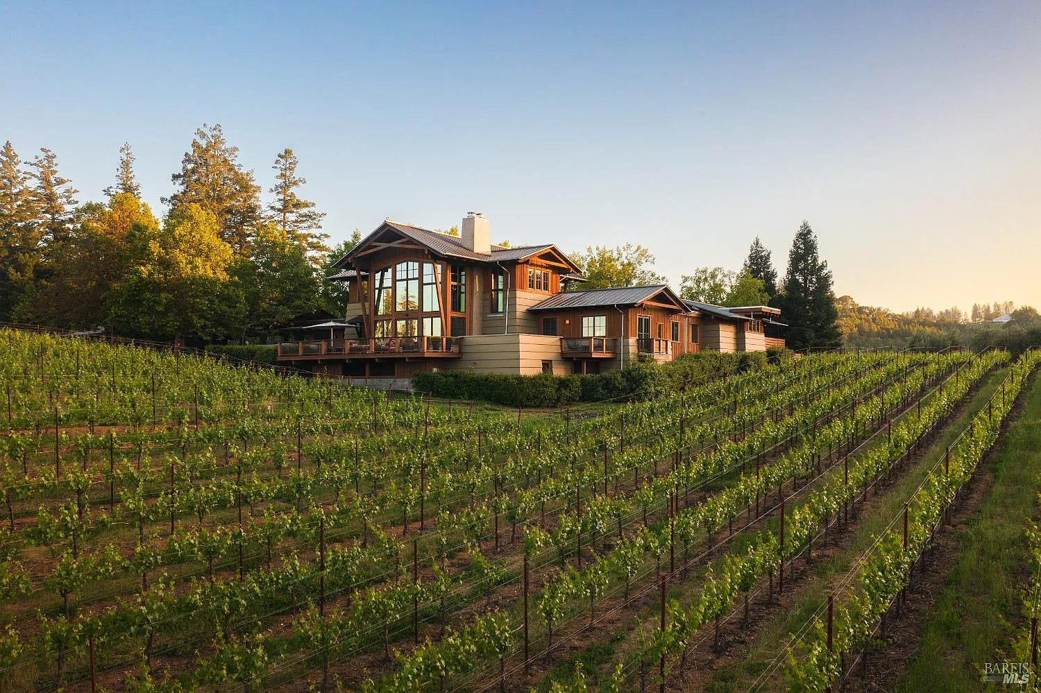 437 W Dry Creek Road - 4bd/5ba, 4,858 sqft - in Healdsburg, CA