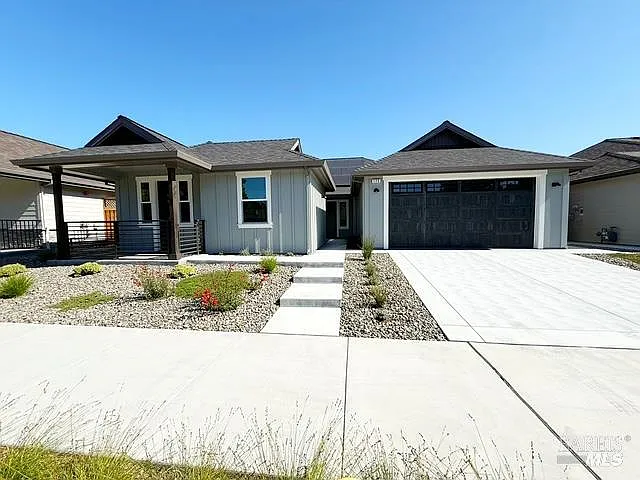 125 MAYWOOD Lane - 4bd/3ba, 2,300 sqft - in Windsor, CA